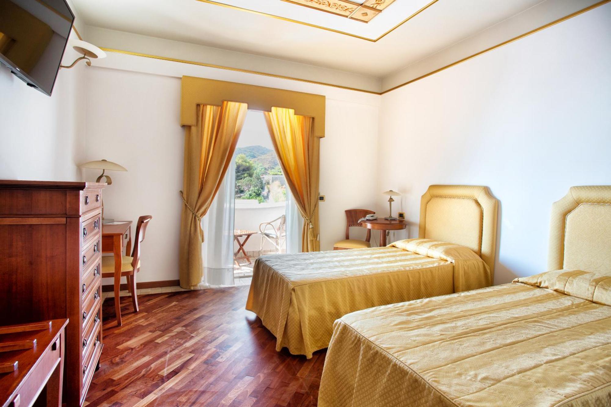 Hotel Tritone Lipari Exterior photo