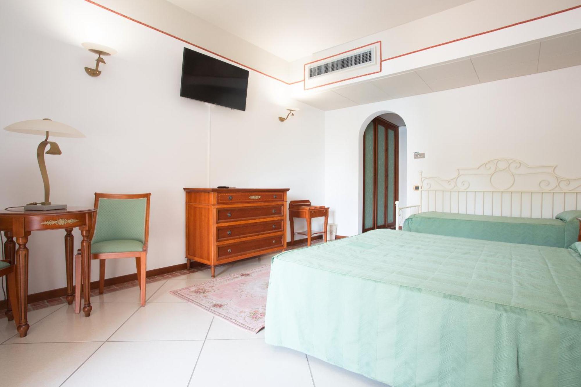 Hotel Tritone Lipari Exterior photo